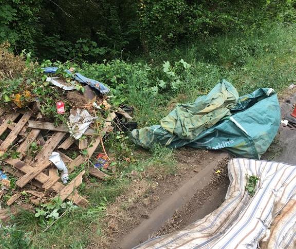 Fly-tip on Woodstock Lane